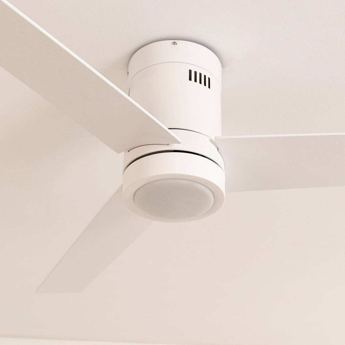 CREATE Ceiling Fan with White Light and Remote Control