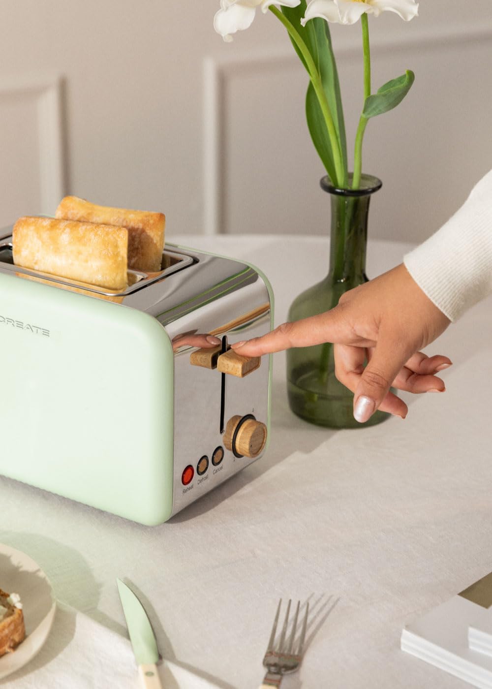 CREATE Retro Toaster with Wide Slots in Green