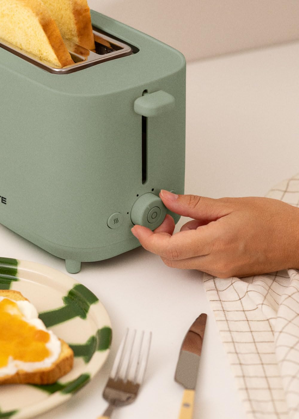 CREATE Sage Green Toaster with 6 Power Levels