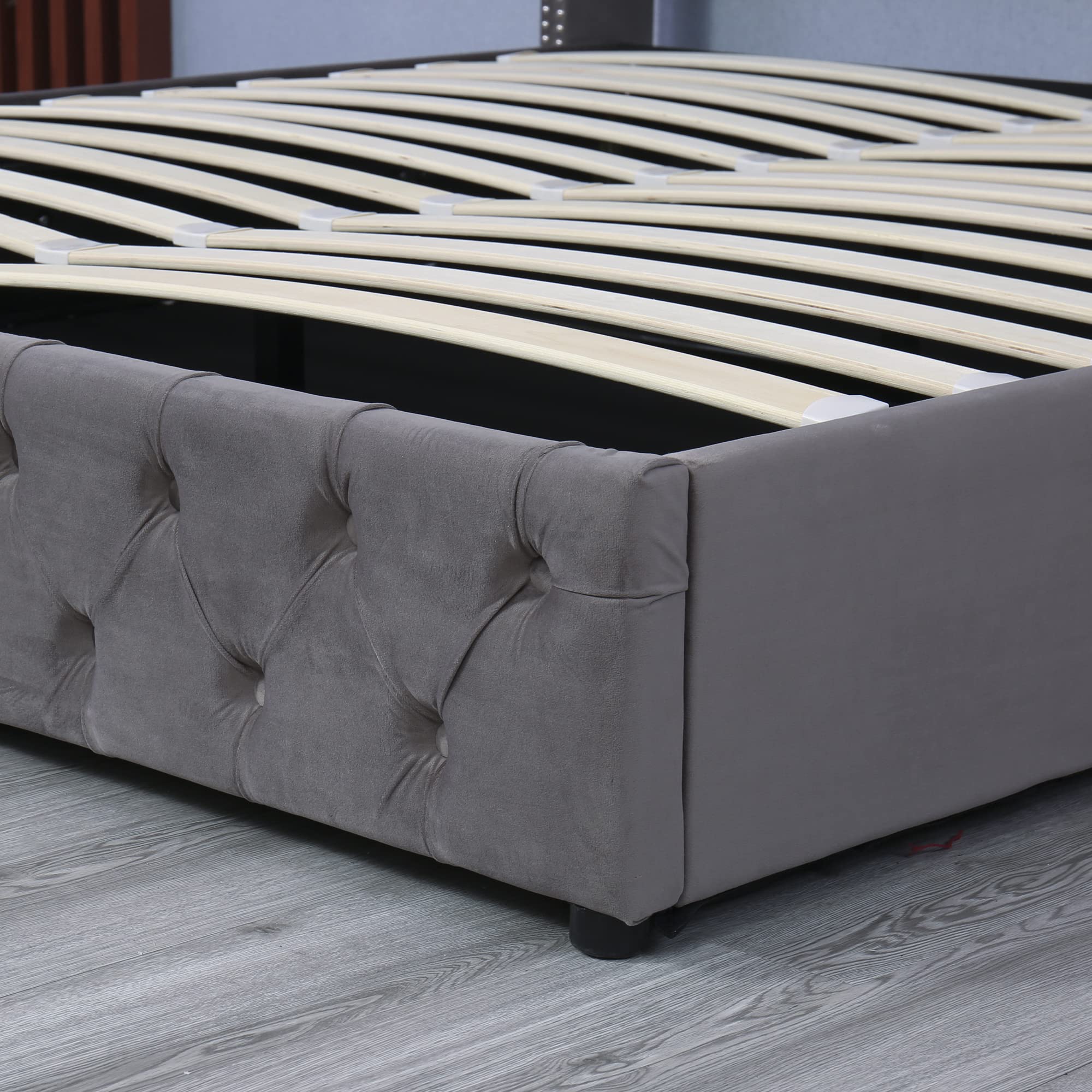 HAINEW Chesterfield Style Upholstered Bed with Hydraulic Storage