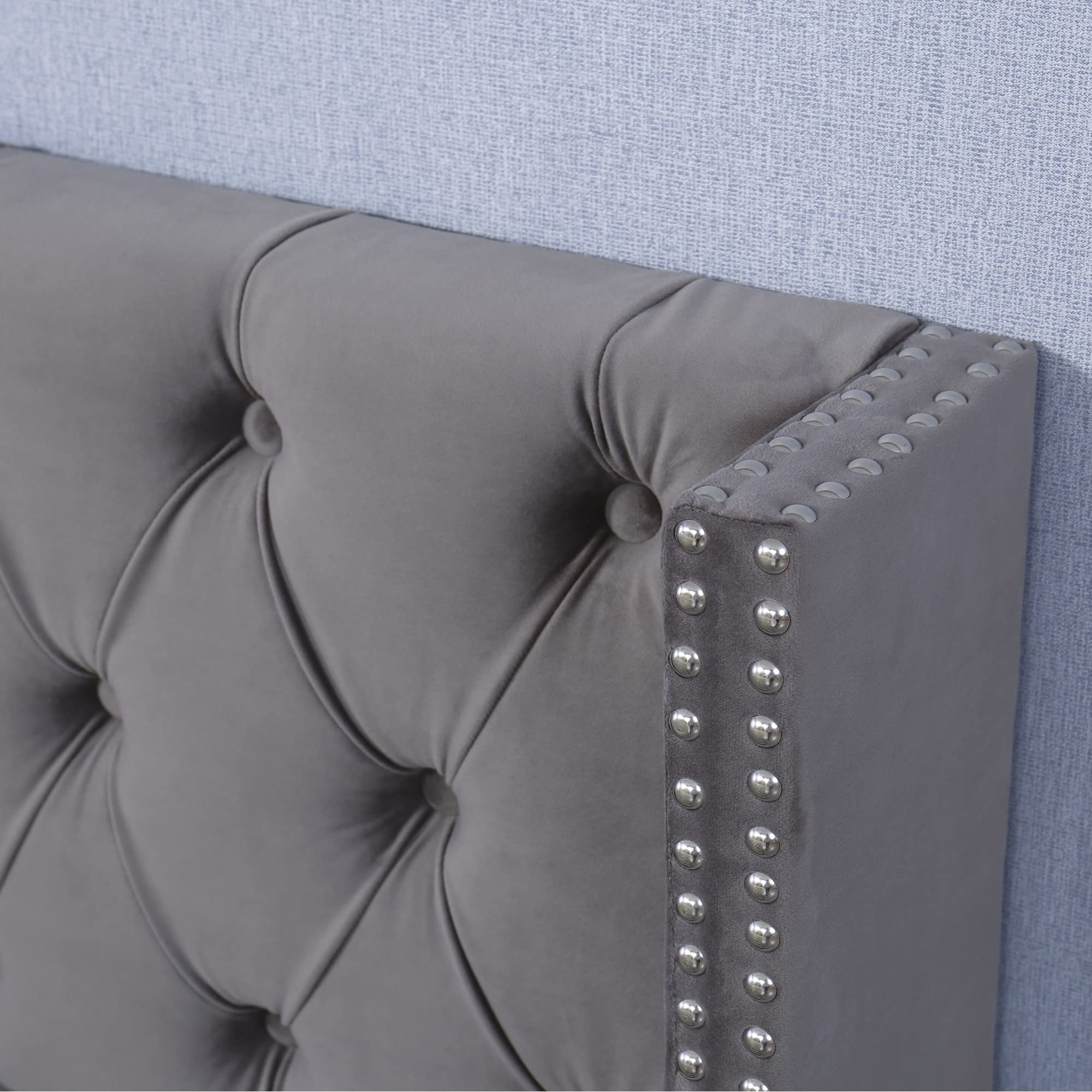 HAINEW Chesterfield Style Upholstered Bed with Hydraulic Storage